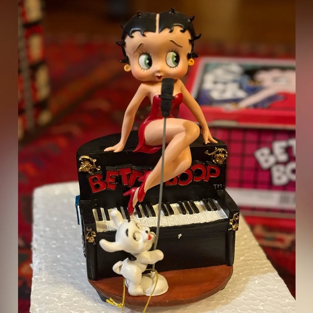 Vintage Betty Boop music box lot (2) with bonus lunchbox!!!! - Picture 2 of 16